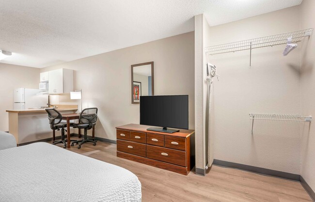 Building Photo - Furnished Studio-Fort Wayne - South