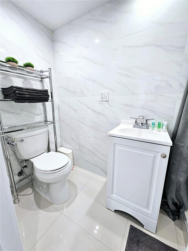 Building Photo - 16138 SW 154th Ct