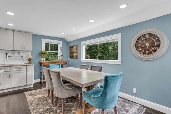 Building Photo - 32 Twin Bridge Rd