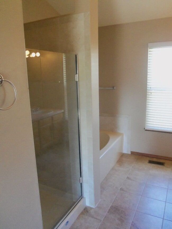 Building Photo - 8165 Lythrum Dr