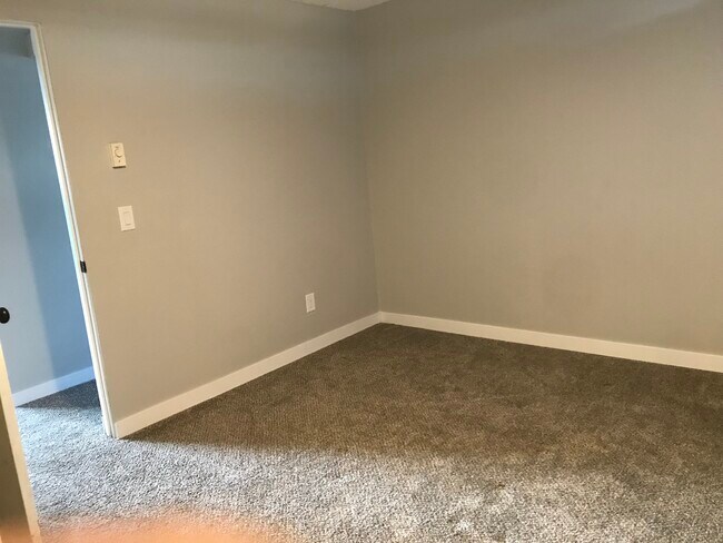 Building Photo - 1615 4th St