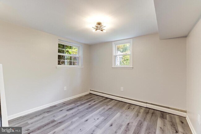Building Photo - 4111 Hemingway Dr