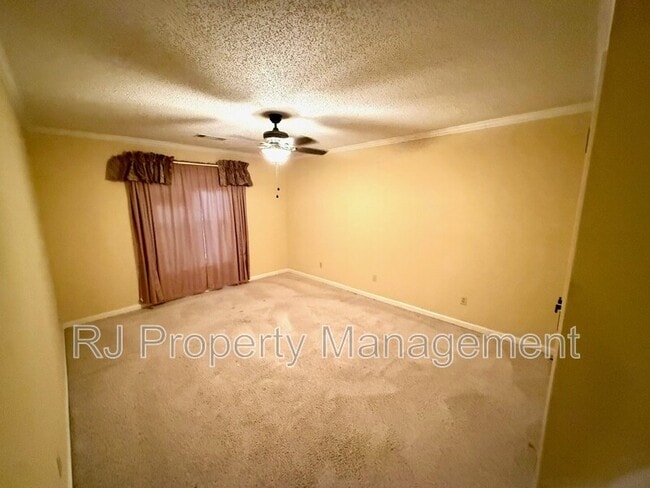 Building Photo - 8610 Dena Cove W
