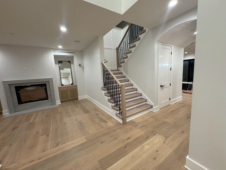 Building Photo - 3312 Kenilworth Dr