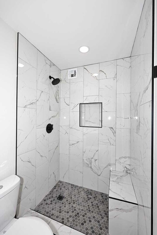 Building Photo - 10537 W La Jolla Dr