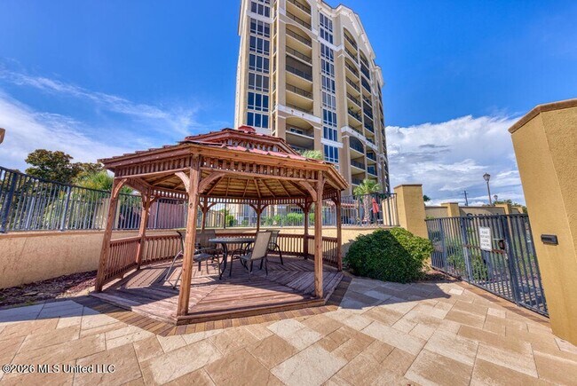 Building Photo - 1200 Beach Dr