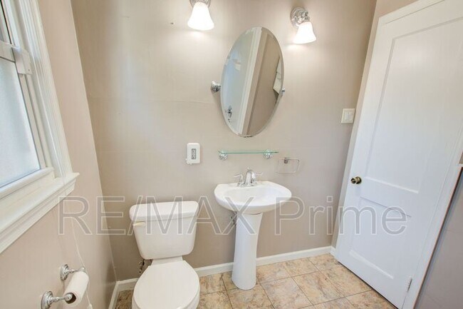 Building Photo - 200 Cynthia Dr