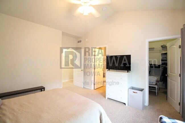 Building Photo - 1617 SW White Birch Cir