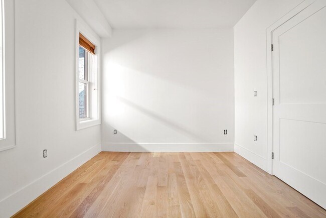 Building Photo - 37 Fleet St