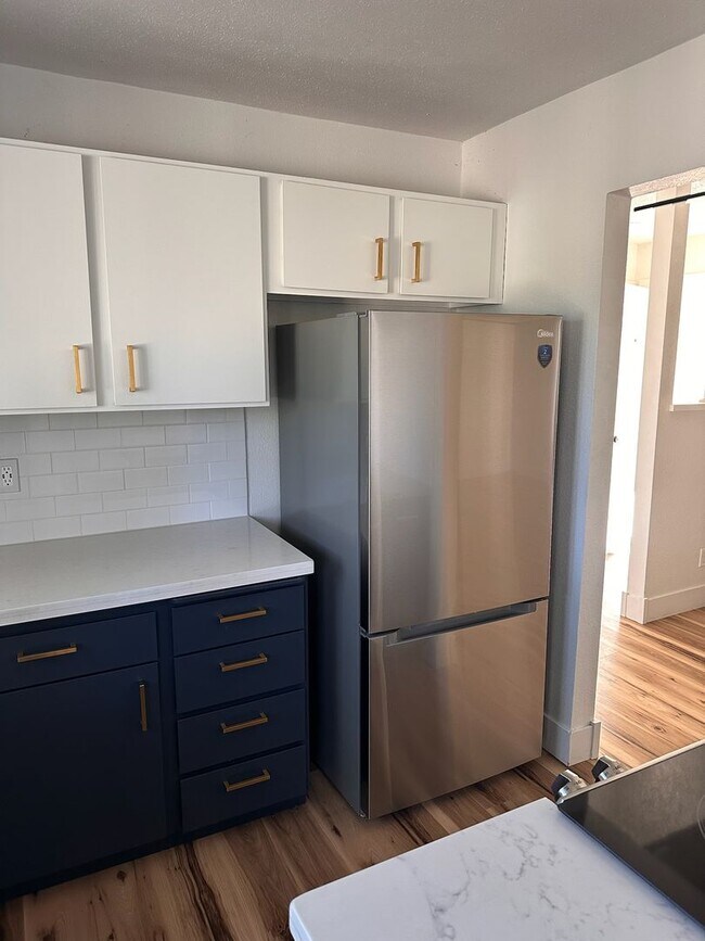 Building Photo - Must see! Conveniently located 3 bedroom with pets considered