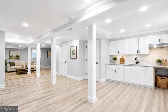 Building Photo - 108 Middle Point Ct
