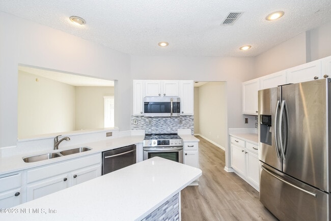 Building Photo - 95142 Twin Oaks Ln