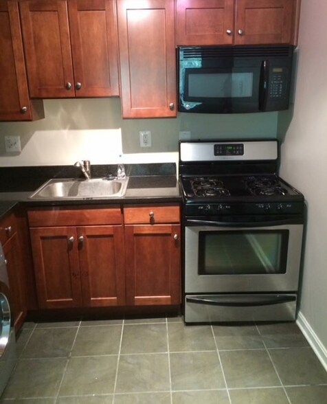 Building Photo - 3105 Naylor Rd SE