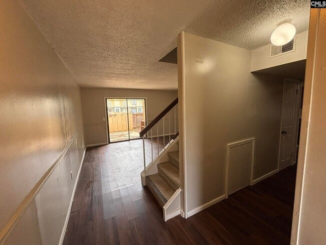Building Photo - 209 Timber Ct
