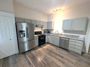 Building Photo - Sunshine on Shaw!