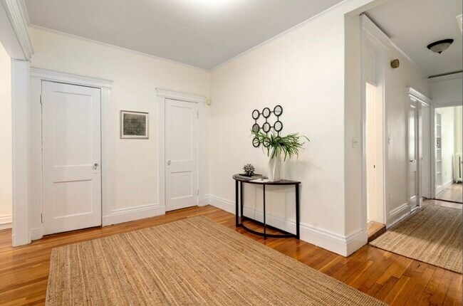 Building Photo - 382 Riverway St