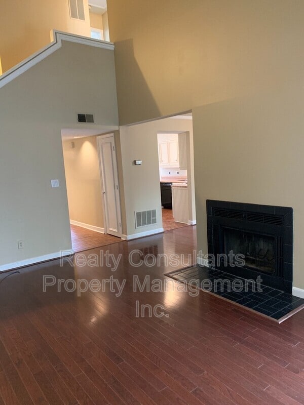 Building Photo - 306-D S Lindell Rd