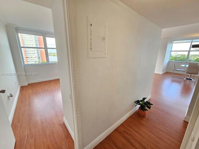 Building Photo - 1300 NE Miami Gardens Dr