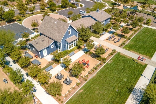 Building Photo - 5 BEDROOMS SOLAR AUDIE MURPHY RANCH