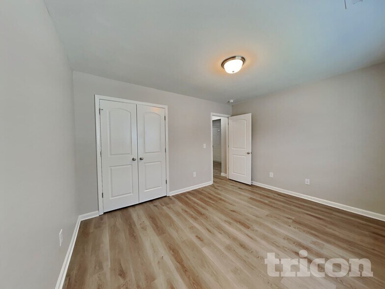 Building Photo - 1944 Pavilion Dr