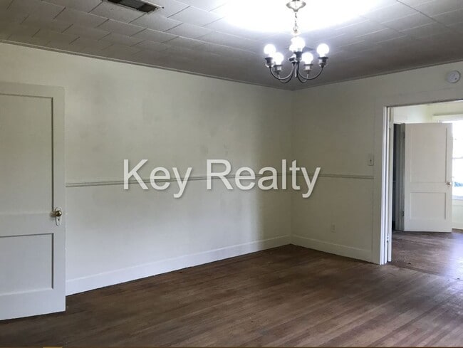 Building Photo - 112 Bentley St