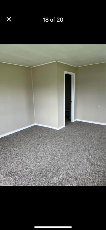 Building Photo - 702 W Curtsinger Dr