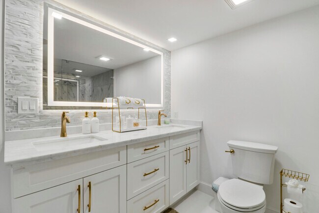Building Photo - 5280 N Ocean Dr
