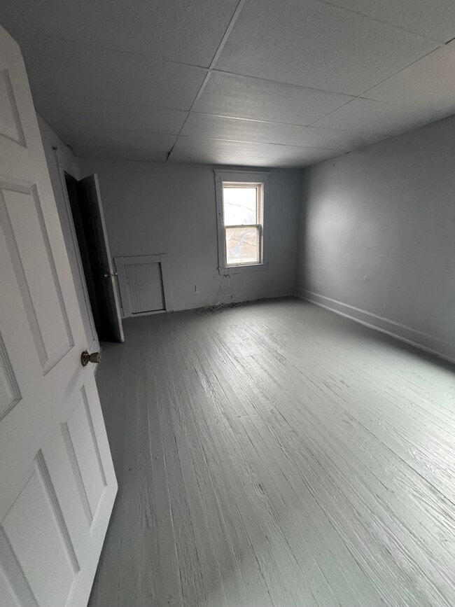 Building Photo - 719 Steel St