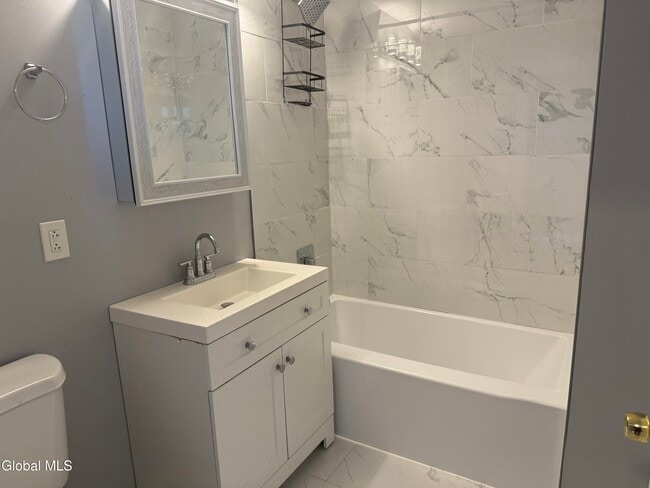 Building Photo - 5 Broadway