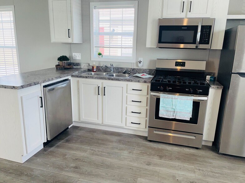 Building Photo - 11444 Oakgrove Dr