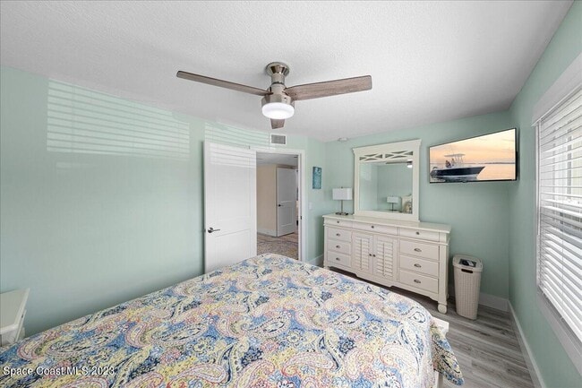 Building Photo - 7801 Ridgewood Ave