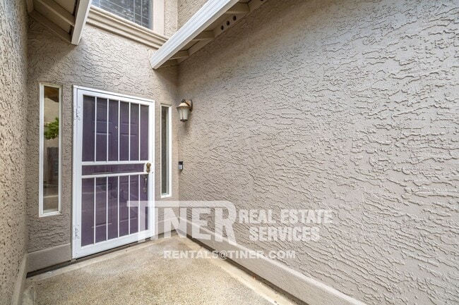Building Photo - 2337 Fallwater Ln
