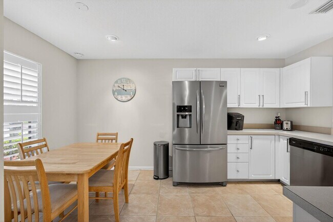 Building Photo - 5008 Elpine Way