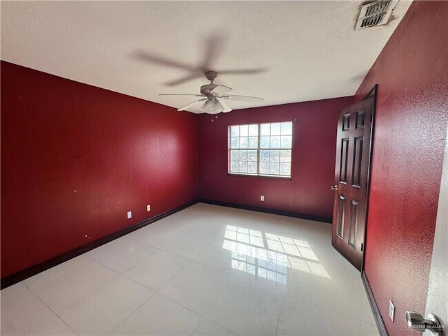 Building Photo - 1804 Oasis Dr