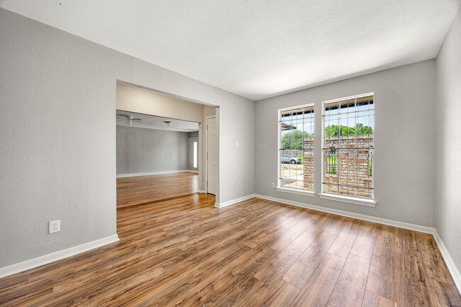 Building Photo - 5618 Briarwick Ln