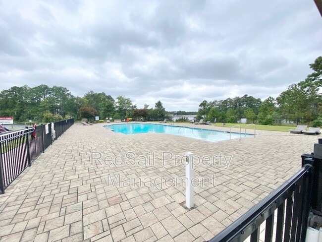 Building Photo - 1744 Defiance Dr