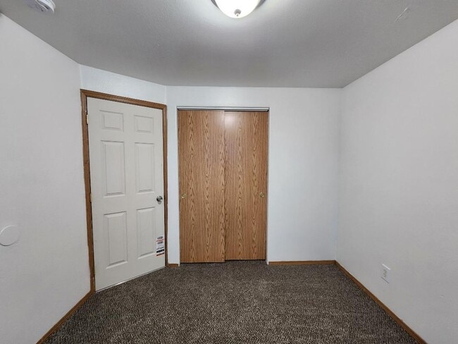 Building Photo - 3 Bdrm/2 Bath Single Level