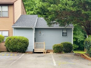Building Photo - 2146 Charles St