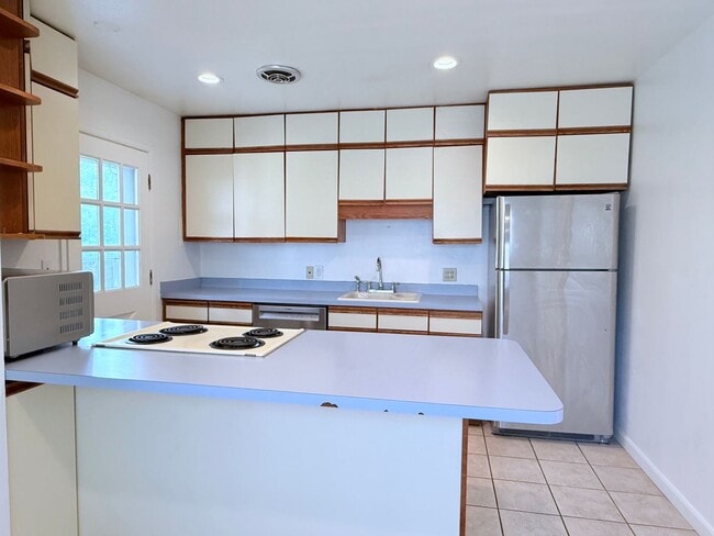 Building Photo - Welcome to University Hills!!  Perfect 3 B...