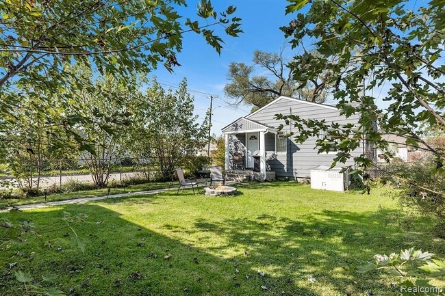 Building Photo - 13754 Knox Ave