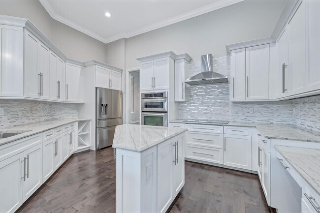 Building Photo - 12020 NW 62nd Ct