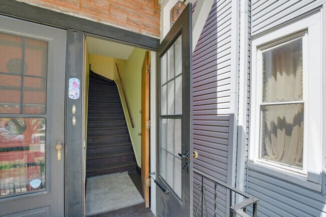 Building Photo - 1810 N Albany Ave
