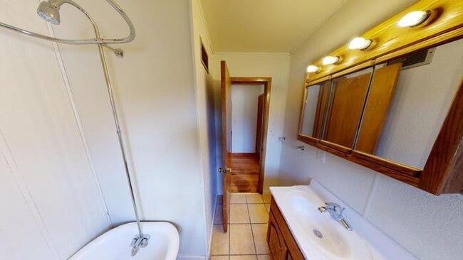 Building Photo - 820 N 13th St