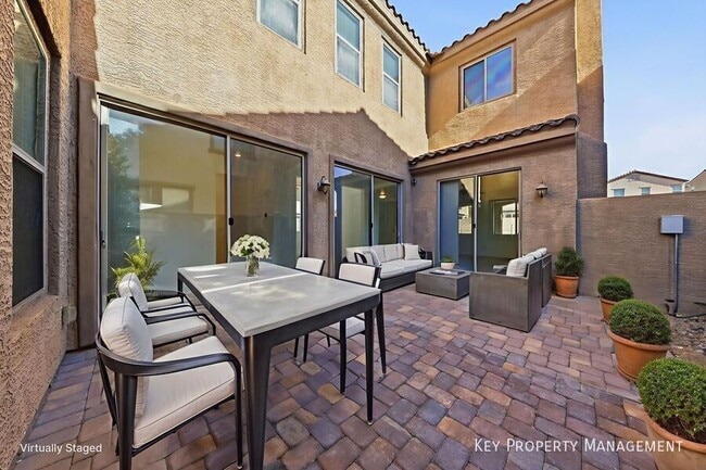 Building Photo - 956 Via Canale Dr