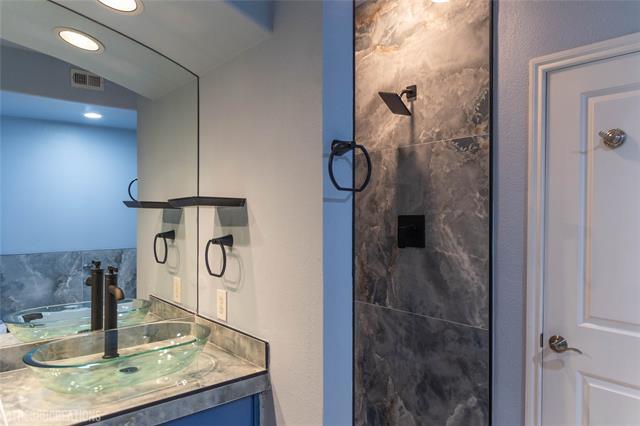 Building Photo - 500 Water's Edge Drive