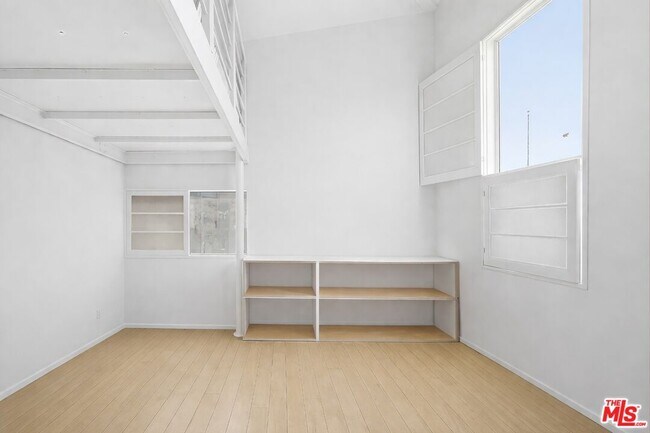 Building Photo - 2100 Abbot Kinney Blvd