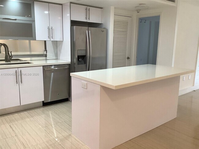 Building Photo - 150 SE 25th Rd