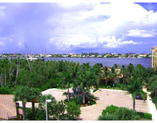 Building Photo - 1000 Scotia Dr