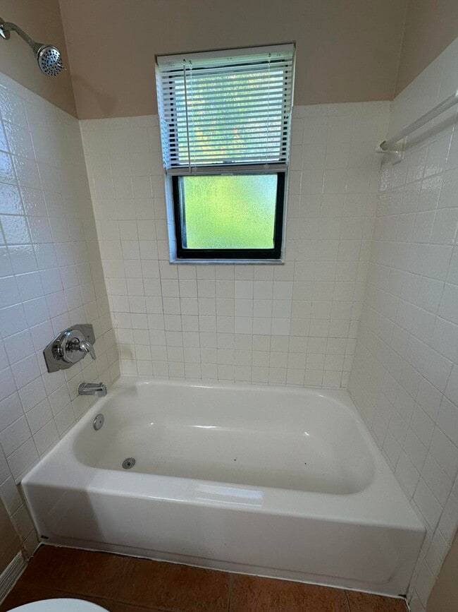 Building Photo - 958 Louisiana Ave