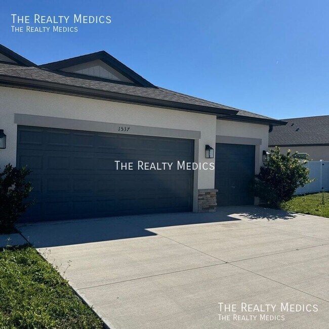 Building Photo - 1537 Meadowlark Dr